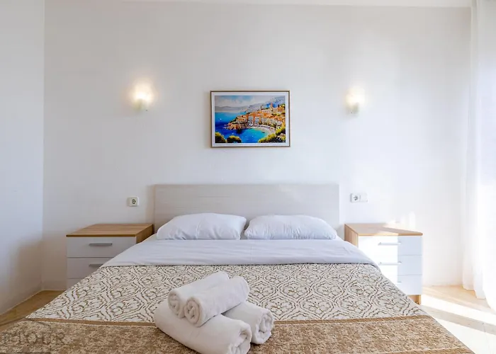 Apartment Inftour Oceanic 6 *